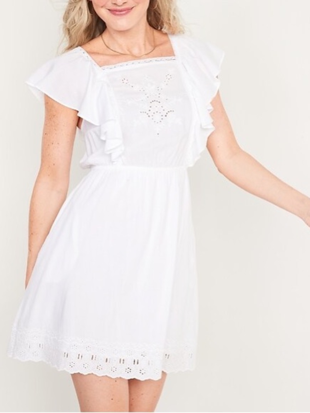 Old Navy Women’s White Eyelet Ruffle Summer Dress. Pre-Owned.